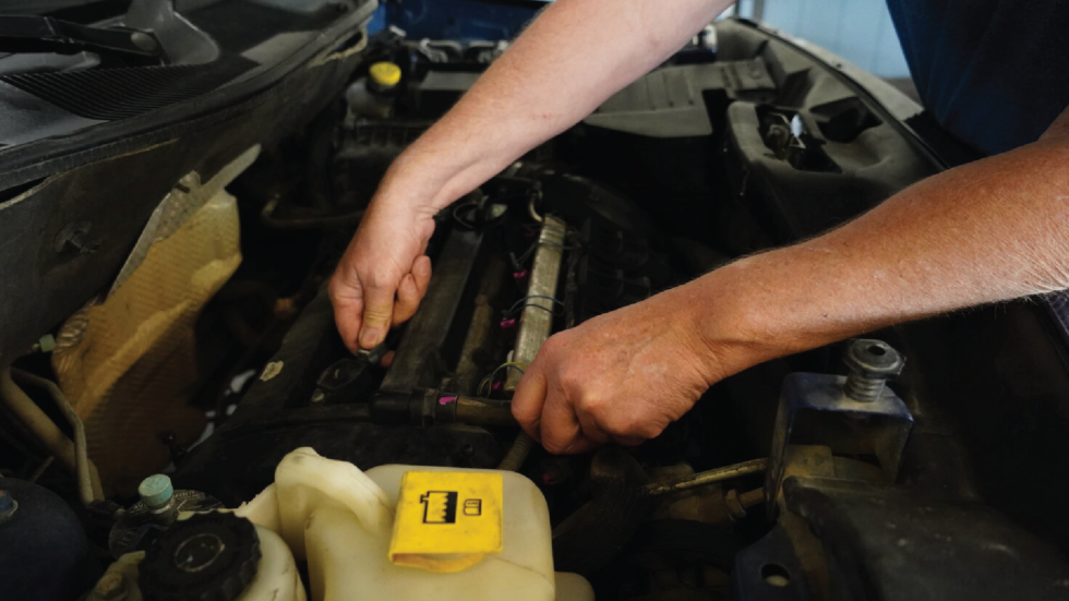 Photo closeup of man fixing car