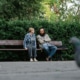 Photo people sitting on bench