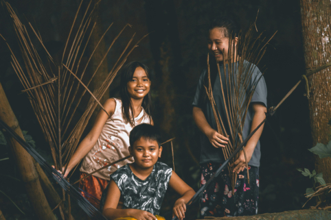 Photo of Filipino family smiling